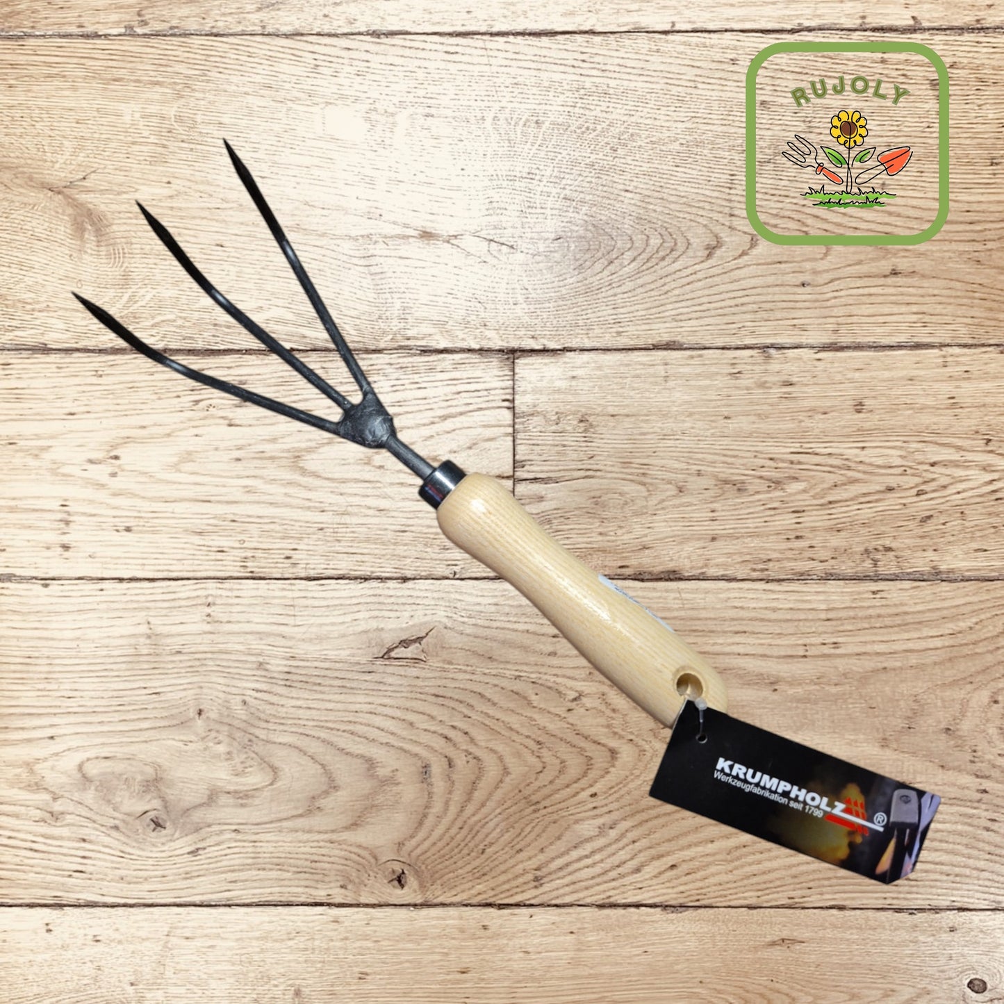 Gartenkralle_3_Zinken_kaufen_Krumpholz_geschmiedetes_Gartenwerkzeug_Gartenkralle_mit_Eschengriff_Robuste_Bodenlockerer_Krumpholz_Geschmiedetes_Gartenwerkzeug_online_kaufen