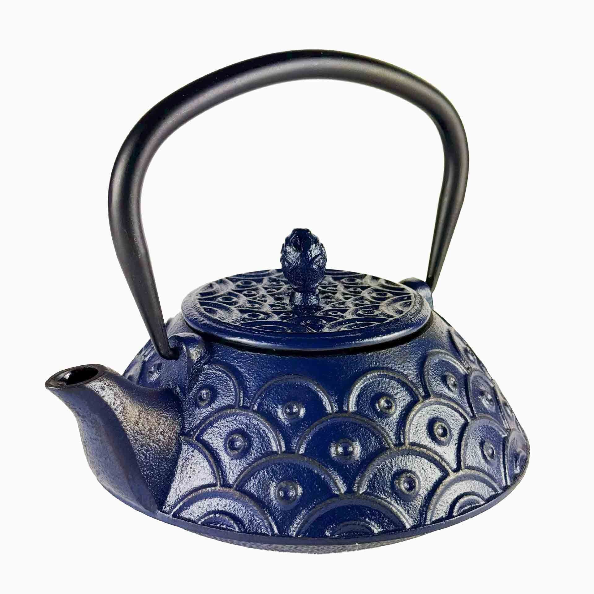 Seiran Gusseisen-Teekanne 900 ml in Blau mit traditionellem Muster