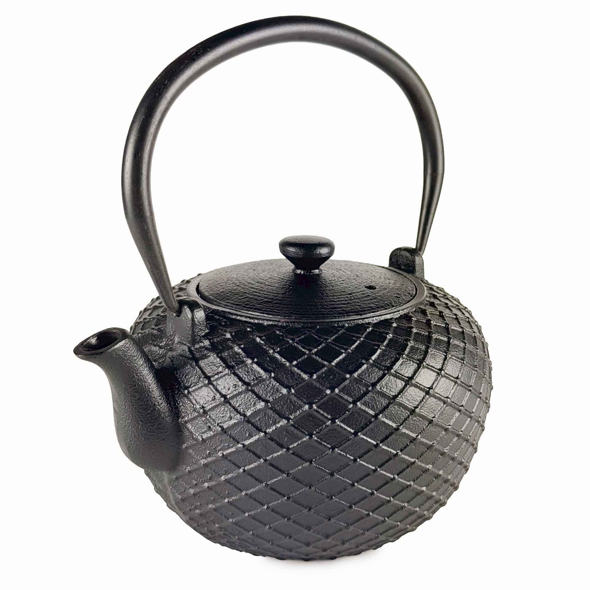 Yume Gusseisen-Teekanne 800 ml in Schwarz freigestellt