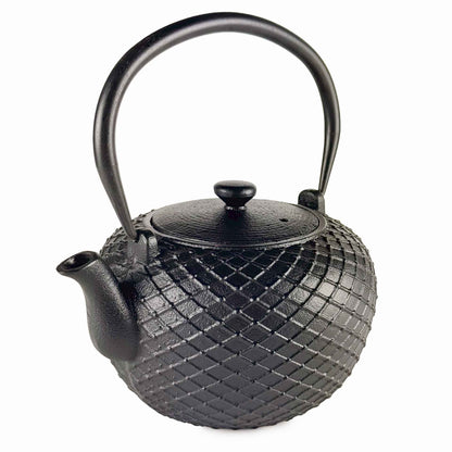 Yume Gusseisen-Teekanne 800 ml in Schwarz freigestellt