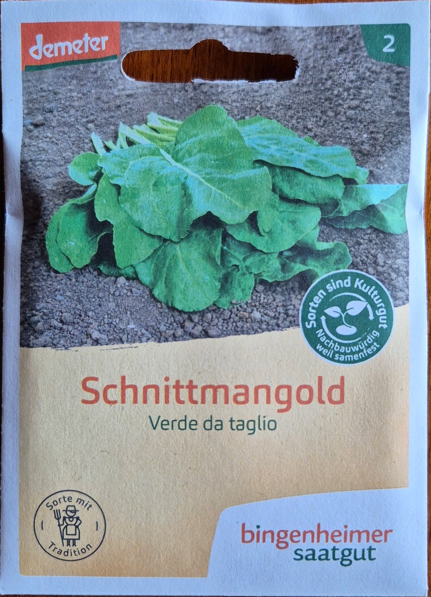 Vorderseite der Saatgutpackung: Schnittmangold 'Verde da taglio' mit Bild der Pflanze auf Erde.