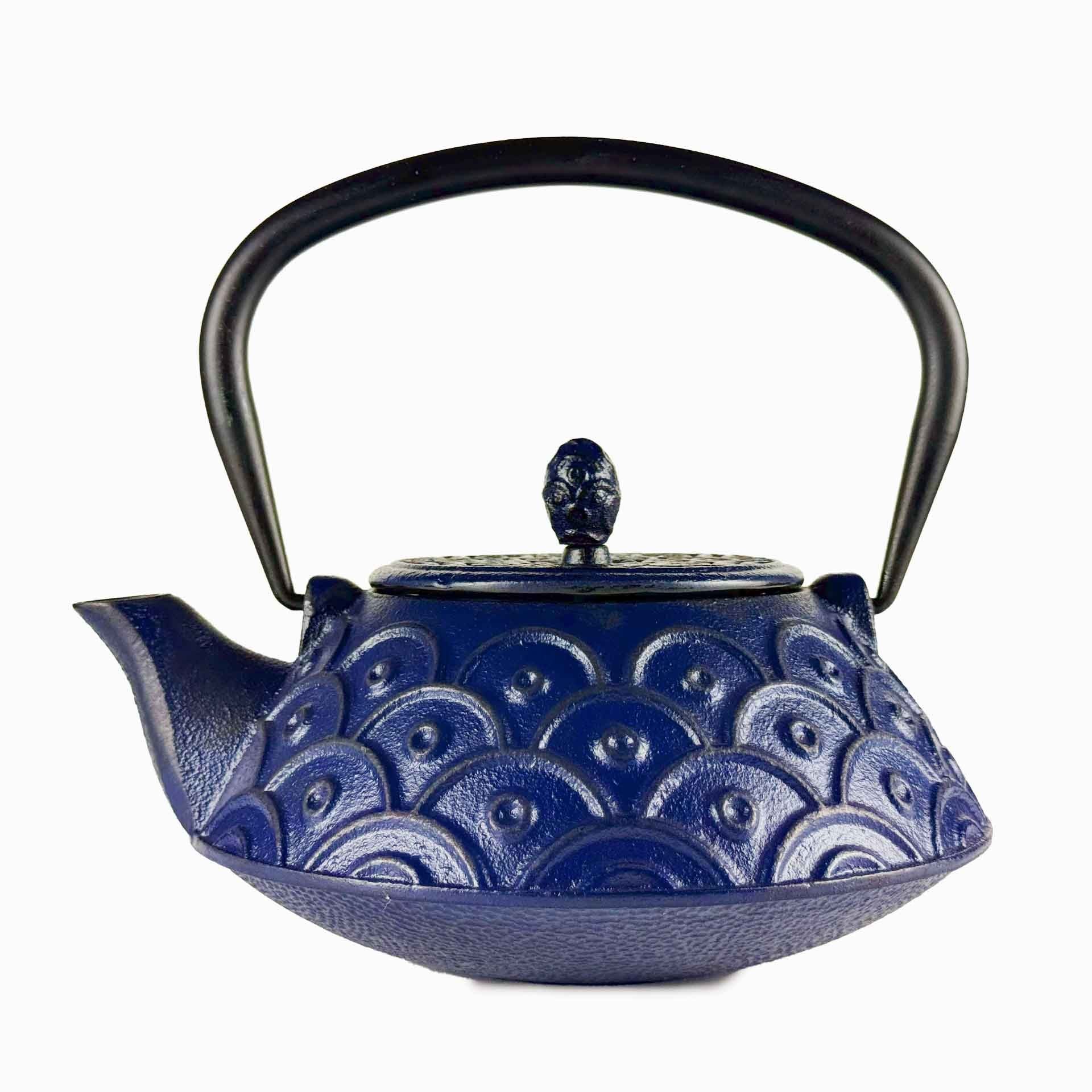 Detailansicht der Seiran Gusseisen-Teekanne mit Seigaiha-Muster